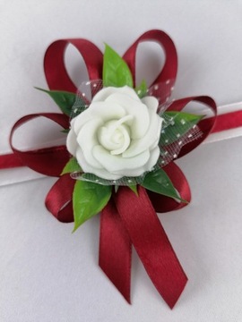 Котилион на руке букет на руке на свадьбу