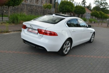 Jaguar XE Sedan 2.0 i4 250KM 2018 Jaguar XE 25T 2.0T 250KM 2018r. Skóra Panorama, zdjęcie 1