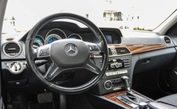 Mercedes Klasa C W204 Limuzyna 3.5 350 4MATIC 306KM 2012 Mercedes-Benz Klasa C 3,5 (306KM) 2012 r. Lift Automat 4Matic 3.5 Benzyna, zdjęcie 8