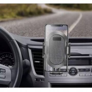 АВТОМОБИЛЬНЫЙ ДЕРЖАТЕЛЬ ТЕЛЕФОНА, УСТАНОВЛЕННЫЙ В КАБИНЕ НА ОКНЕ АВТОМОБИЛЯ