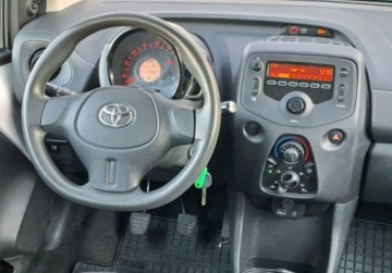 Toyota Aygo II Hatchback 3d Facelifting 1.0 VVT-i 72KM 2019 Toyota Aygo Toyota Aygo 1.0 VVT-i X Comfort 72KM 2019 Benzyna 72KM, zdjęcie 19