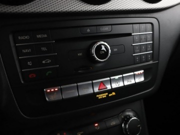 Mercedes Klasa B W246 Sports Tourer Facelifting 1.5 180 d 109KM 2017 Mercedes B 180 automat full LED navi klima, zdjęcie 24