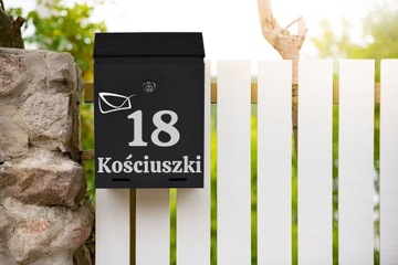 ПОЧТОВЫЙ ЯЩИК ДЛЯ ПИСЬМОВ С НАЗВАНИЕМ УЛИЦЫ, НОМЕРОМ ДОМА И ЧЕРНОЙ ИНСТРУКЦИЕЙ