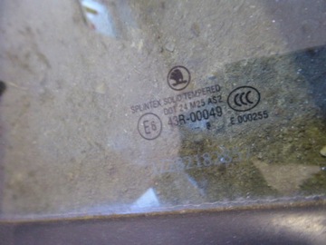 OCTAVIA II 1Z 04-08 SKLO (OKNO) KAROSERIE ZADNÍ PRAVÁ TĚSNĚNÍ KOMBI