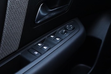 Citroen C4 III SUV 1.2 PureTech 130KM 2022 Citroen C4 1.2 PureTech, Salon Polska, zdjęcie 19