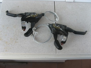 Klamkomanetki Shimano ST-EF5 00 3 x 8 Komplet.