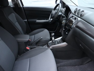 Suzuki Vitara III SUV Facelifting 1.4 BoosterJet 140KM 2019 Suzuki Vitara 1.4 BoosterJet, Salon Polska, zdjęcie 8