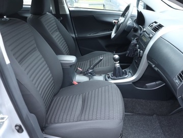 Toyota Corolla X Sedan Facelifting 1.4 D-4D 90KM 2013 Toyota Corolla 1.4 D-4D, Salon Polska, Klima, zdjęcie 8