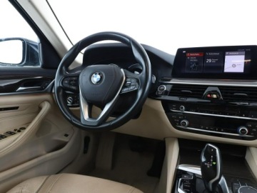 BMW Seria 5 G30-G31 Touring 520d 190KM 2019 BMW 520 Automat Luxury Line Nawigacja Tempomat, zdjęcie 15