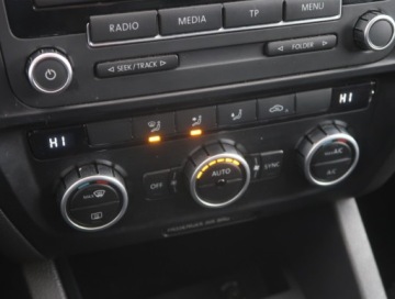 Volkswagen Jetta VI Sedan 1.2 TSI 105KM 2012 VW Jetta 1.2 TSI, Salon Polska, Serwis ASO, Klima, zdjęcie 11