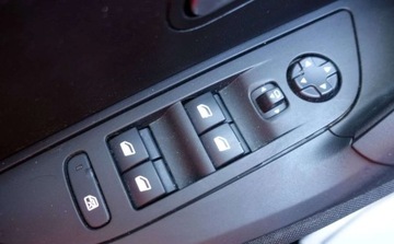 Peugeot 2008 II SUV 1.2 PureTech 100KM 2020 Peugeot 2008 1.2 101KM Bezwypadkowy Full LED Navi Kamera cofania Android, zdjęcie 25