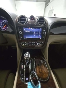 Bentley Bentayga 2017 Bentley Bentayga W12 2017 6.0l 6.0 Benzyna 600KM, zdjęcie 10