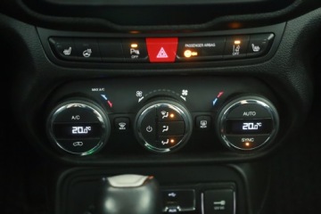 Jeep Renegade SUV 1.4 MultiAir 140KM 2017 Jeep Renegade 1.4 MultiAir, Salon Polska, zdjęcie 12