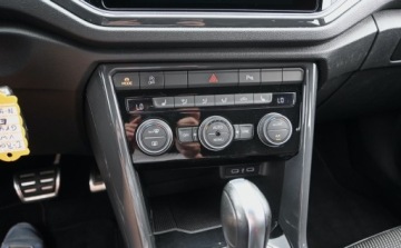 Volkswagen T-Roc I SUV 1.5 TSI ACT 150KM 2021 Volkswagen T-Roc 1,5 TSI 150 KM DSG R-LINE Nawigacja Kamera DIGITAL FULL L, zdjęcie 32