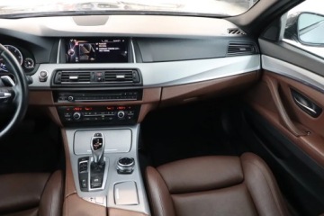 BMW Seria 5 F10-F11 Touring Facelifting 525d 218KM 2014 BMW 5 525d xDrive, Salon Polska, Serwis ASO, zdjęcie 7