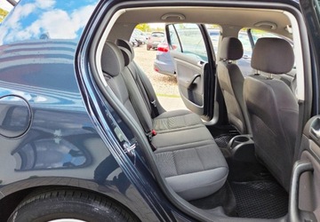 Volkswagen Golf V Hatchback 1.4 i 16V 75KM 2005 Volkswagen Golf 1,4 Ben Klima 1.4 Benzyna 75KM, zdjęcie 23