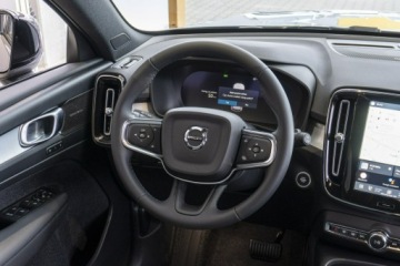 Volvo XC40 Crossover Facelifting 2.0 B3 163KM 2025 Volvo XC 40 Plus Dark B3 Mild Hybrid Benzyna, zdjęcie 22