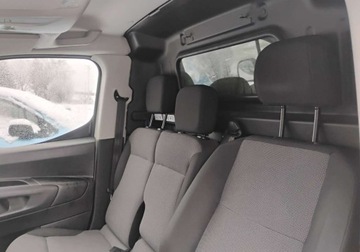 Opel Combo E Kombivan 1.5 Diesel 102KM 2019 Opel Combo 2019r, 1.5 Diesel. Delikatnie przetarty prawy bok. Jezdzi. 1.5, zdjęcie 12