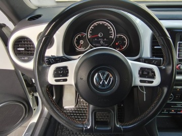 Volkswagen Beetle Hatchback 3d 1.6 TDI 105KM 2015 Volkswagen Beetle bezwypadkowy wyposażen, zdjęcie 18