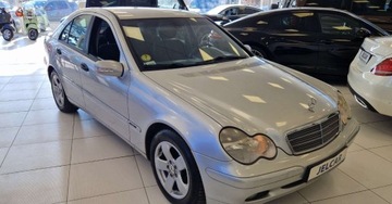 Mercedes Klasa C W203 Sedan W203 2.1 (C 220 CDI) 143KM 2003 Mercedes-Benz Klasa C C220 143KM Klimatyzacja W203 2.1 Diesel 143KM, zdjęcie 3