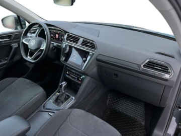 Volkswagen Tiguan II SUV Plug-in 1.4 TSI e-HYBRID 245KM 2022 Volkswagen Tiguan Tiguan 1.4 TSI Plug In DSG Highline LED Matrix Hak AsoFV, zdjęcie 14