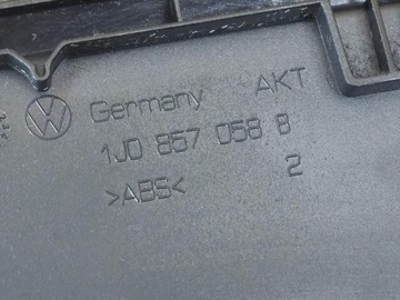 VW Bora Golf IV КАССЕТНЫЙ ПАНЕЛИ 1J0857058B