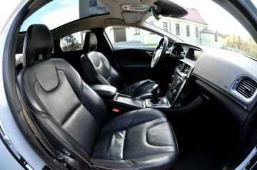 Volvo V40 II Hatchback 1.6 D2 115KM 2013 Volvo V40 Cross Country D2 Cross Country Radar Led, zdjęcie 9