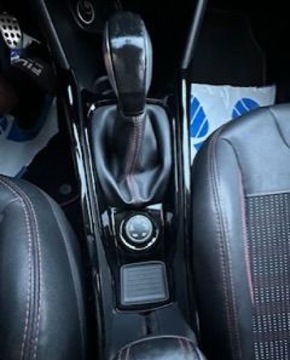 Peugeot 2008 I SUV Facelifting 1.2 PureTech 110KM 2017 Peugeot 2008 GT Line bigata wersja wyposazenia 1.2 Benzyna 110KM, zdjęcie 8