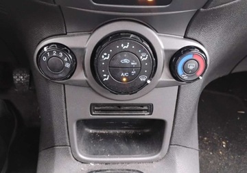 Ford Fiesta VII Hatchback 3d Facelifting 1.5 TDCi 75KM 2016 Ford Fiesta 2016r, 1.5 TDCI. Lekko uszkodzony prawy przod. Jezdzi 1.5, zdjęcie 14