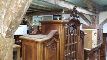 Витрина-библиотека Людвика, массив ореха рокайль, антиквариат
