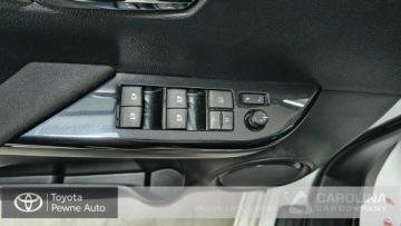 Toyota Hilux VIII Podwójna kabina Facelifting 2.8 D-4D 204KM 2021 Toyota Hilux 2.8 D-4D Double Cab SR5 4x4 2.8 D-4D, zdjęcie 9