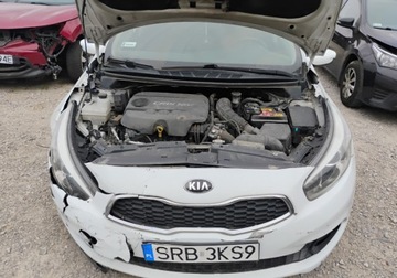 Kia Ceed II 2015 Kia Ceed 2015r, 1.6 CRDI. Uszkodzony prawy przod. Jezdzi. 1.6 Diesel, zdjęcie 4