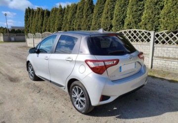 Toyota Yaris III Hatchback 5d Facelifting 2017 1.5 Dual VVT-iE 111KM 2019 Toyota Yaris Toyota Yaris 1.5 20th Anniversary CVT 1.5 Benzyna 111KM, zdjęcie 2