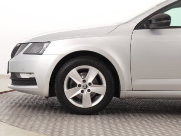 Skoda Octavia III Liftback Facelifting 1.5 TSI ACT 150KM 2019 Skoda Octavia 1.5 TSI, Salon Polska, Klima, zdjęcie 14