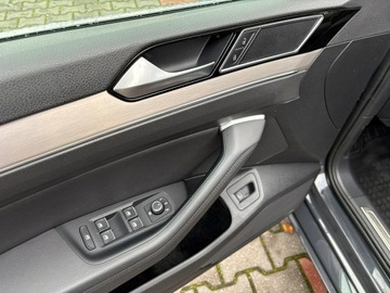 Volkswagen Passat B8 Variant 1.4 TSI BlueMotion Technology ACT 150KM 2017 Volkswagen Passat Variant 1.4 TSI 150 KM Highline, zdjęcie 12