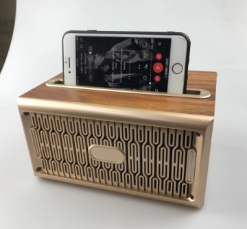 Мини-колонка Bluetooth с ретро-дизайном и FM-радио W06 светло-коричневого цвета