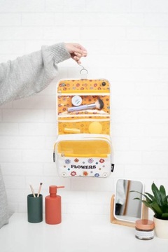 Оригинальная подвесная косметичка BT21 для ванной комнаты.