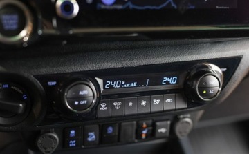 Toyota Hilux VIII Podwójna kabina Facelifting 2.8 D-4D 204KM 2024 Toyota Hilux 2.8 D-4D mHEV Double Cab Executive 4x4 aut 2.8 Diesel 204KM, zdjęcie 14