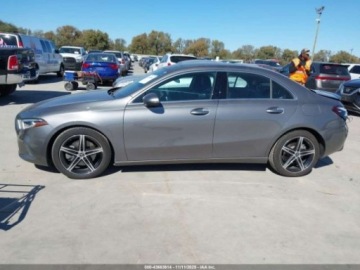 Mercedes Klasa A W177/V177 2022 Mercedes-Benz Klasa A 2022 Mercedes-Benz A-Class A 220 Sedan 2.0 Benzyna, zdjęcie 1