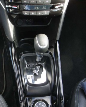 Peugeot 2008 I SUV Facelifting 1.2 PureTech 110KM 2018 Peugeot 2008 Automat Panorama Wersja Crossway 1.2 Benzyna 110KM, zdjęcie 16