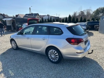 Opel Astra J Sports Tourer 2.0 CDTI ECOTEC 160KM 2011 Opel Astra J 2.0 Diesel 160KM ROK 2011, zdjęcie 2