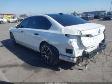BMW Seria 7 G70 2023 BMW Seria 7 740i 2023 3.0 Benzyna 375KM, zdjęcie 3