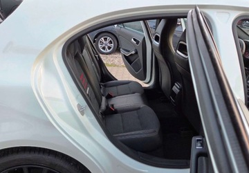 Mercedes Klasa A W176 Hatchback 5d Facelifting 180 122KM 2016 Mercedes-Benz Klasa A 1,6 Ben 122 km AMG 6 -biegow 1.6 Benzyna 122KM, zdjęcie 29