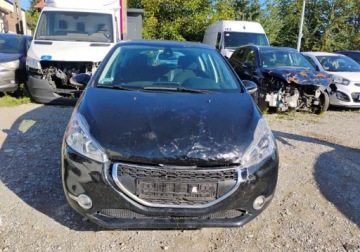 Peugeot 208 I 2015 Peugeot 208 2015r, 1.6 HDI. Uszkodzony przod. Pali. 1.6 Diesel 90KM, zdjęcie 14