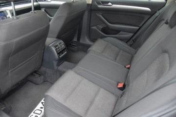 Volkswagen Passat B8 Variant 2.0 TDI 190KM 2015 Volkswagen Passat Variant VW PASSAT 2.0TDI 190KM DSG NAVI HAK Masaze Gwara, zdjęcie 34