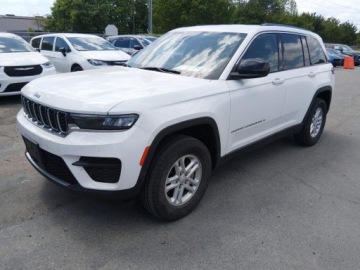 Jeep Grand Cherokee V 2023 Jeep Grand Cherokee 2023 JEEP GRAND CHEROKEE LAREDO 4X4 3.6 Benzyna 293KM, zdjęcie 3