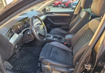 Volkswagen Passat B8 Limousine 1.8 TSI BlueMotion Technology 180KM 2017 Volkswagen Passat 1,8 TSI 180 KM Automat DSG Salon PL ASO Highline, zdjęcie 32