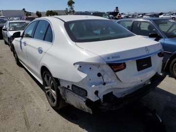 Mercedes Klasa E W213 2021 Mercedes-Benz Klasa E 350, 2021r., 2.0L 2.0 Benzyna 255KM, zdjęcie 3