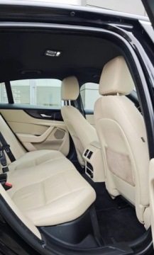 Jaguar XE Sedan Facelifting 2.0 i4P 250KM 2019 Jaguar XE 2.0 Benzyna 250KM, zdjęcie 17