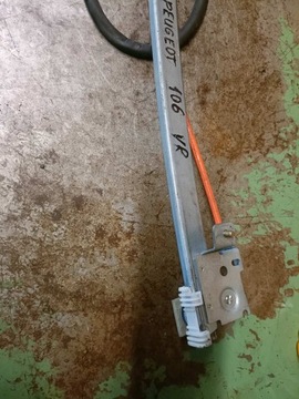 PEUGEOT 106 ZVEDÁK OKNO PRAVÝ PŘEDNÍ 400672 T2